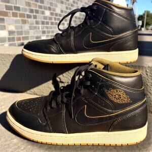 Men's 10 NIKE AIR JORDAN Jordan 1 Mid "Black Metallic Gold" Basketball Sneakers